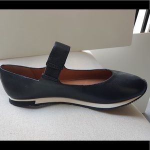 Kenneth Cole Gentle Souls black Mary Jane flats